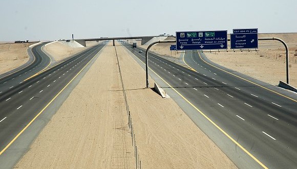 الطريق البري بين السعودية وعمان