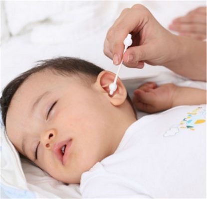 أدوات تنظيف الأذن للاطفال