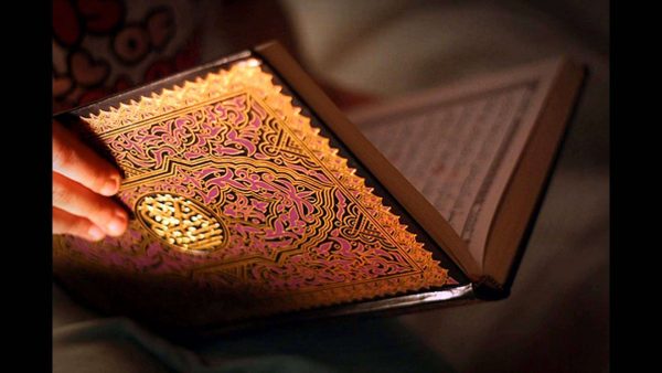 تفسير حلم قراءة القرآن للمرأة في المنام لابن سيرين