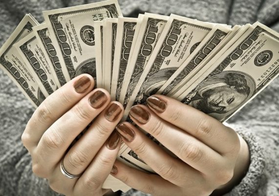 تفسير حلم المال للمرأة المتزوجة