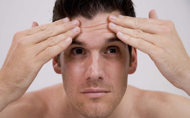 التخلص من قشرة الوجه عند الرجال - موسوعة قلوب