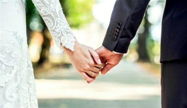 تفسير حلم زواج المتزوجة من غير زوجها