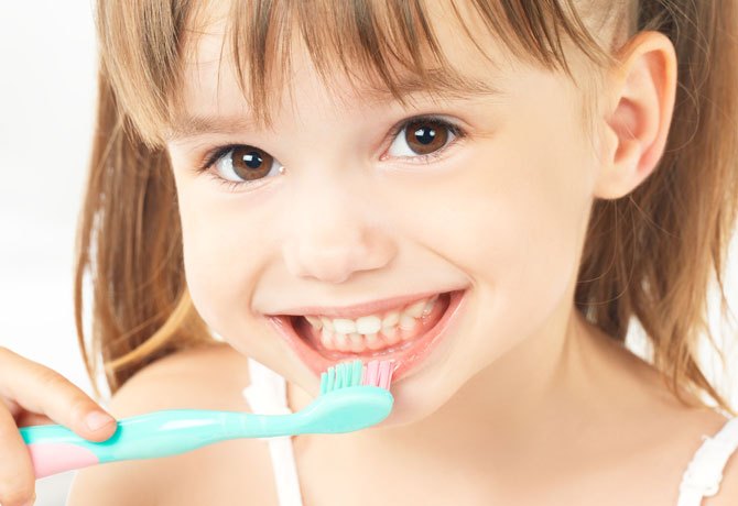 كيفية العناية بأسنان الأطفال