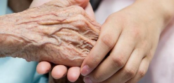ايات قرانية تبرز اهمية احترام المسنين وتوضح علاقتهم بافراد مجتمعهم